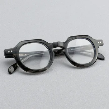 Новая плоская линза с быстропроходящей пластиной в ретро-оправе может быть оснащена очками для дальнозоркости
