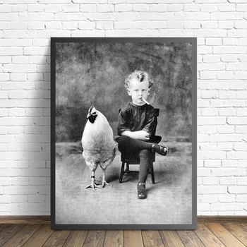 Плакат в стиле винтажной фотографии Забавный Мальчик Курит со своим домашним цыпленком Антикварный портрет на холсте Настенное искусство Домашний декор